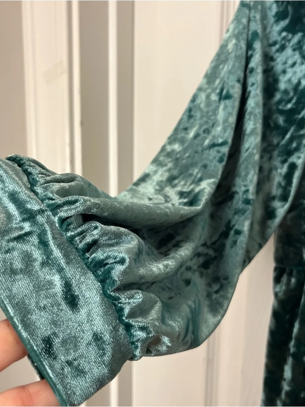 Motherhood Emerald Green V-Neck Tiered Crushed Velvet Dress Size Large NWT - Picture 3 of 11